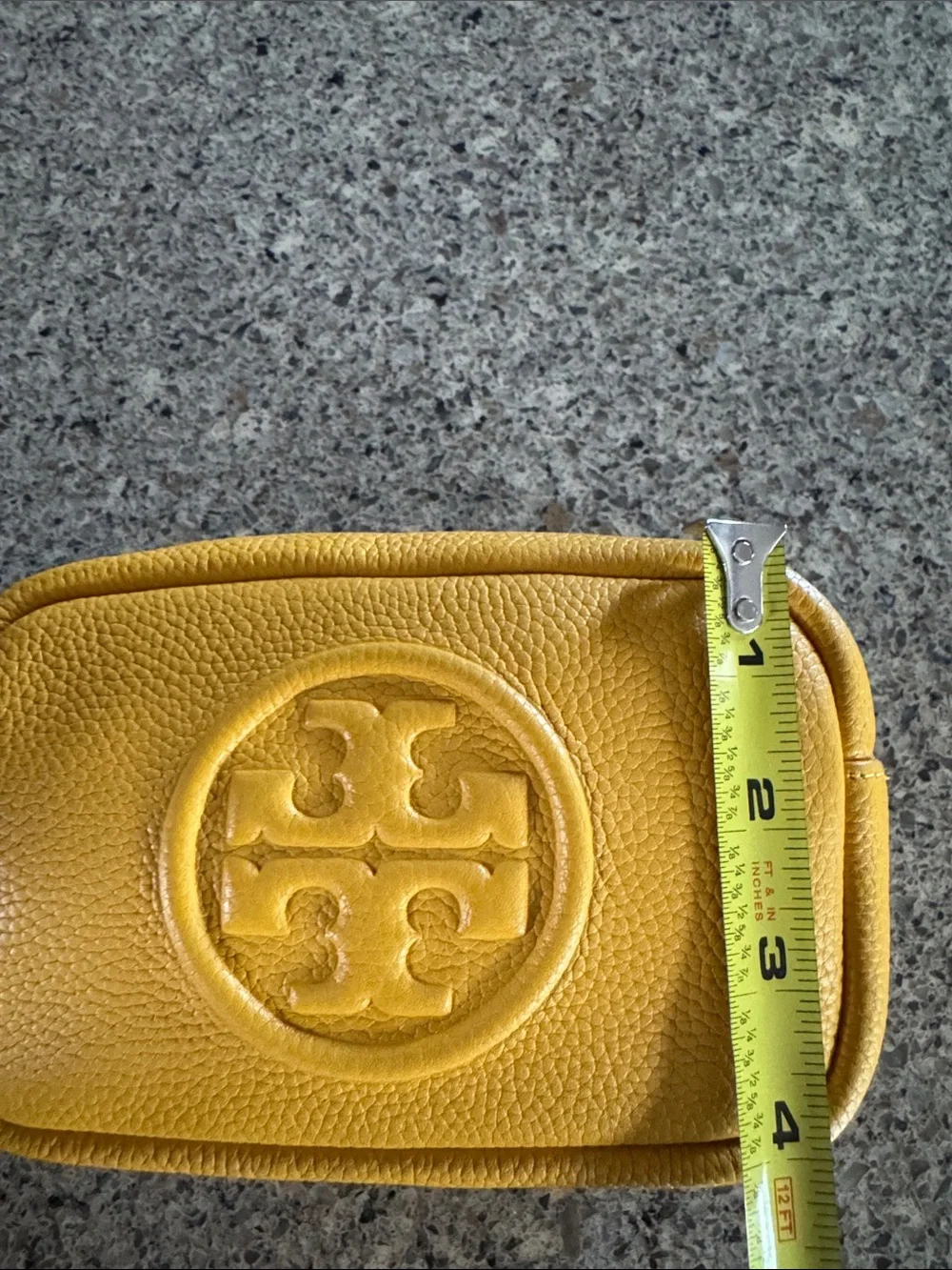 💛Tory Burch 🌻Pebbled Leather Logo Camera Bag - Yellow